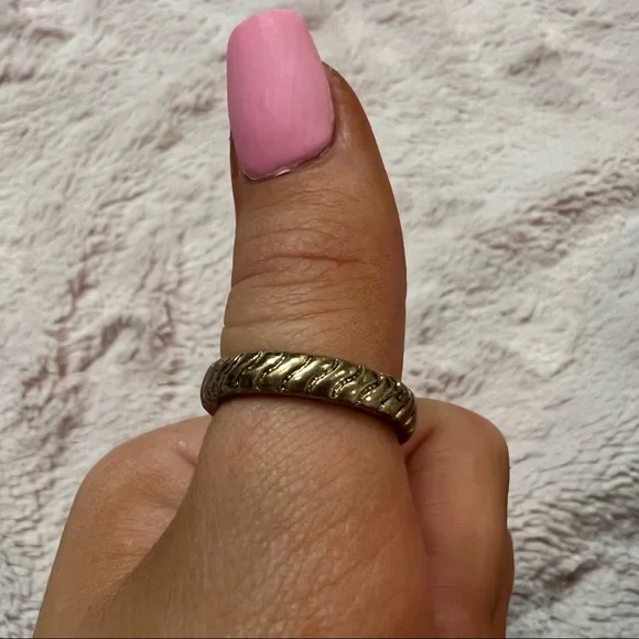 Anthropologie engraved swirl ring NEW - Picture 5 of 8